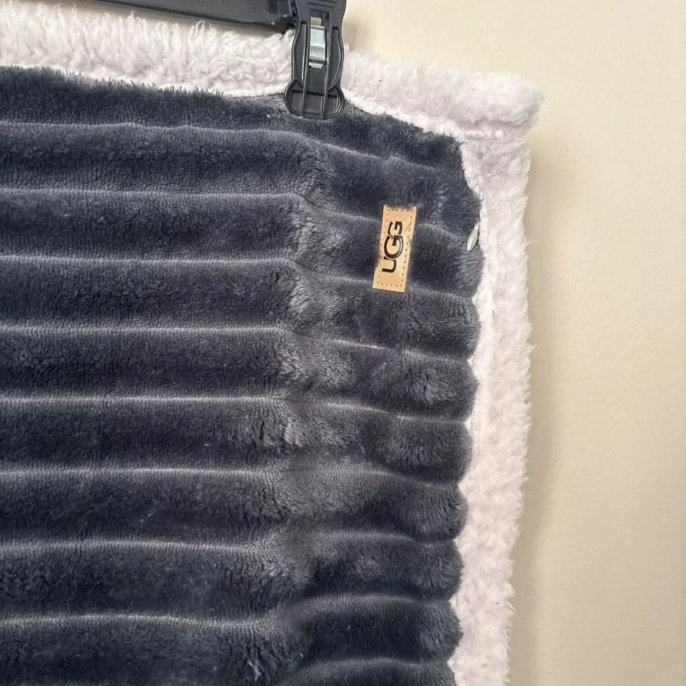 UGG avery charcoal